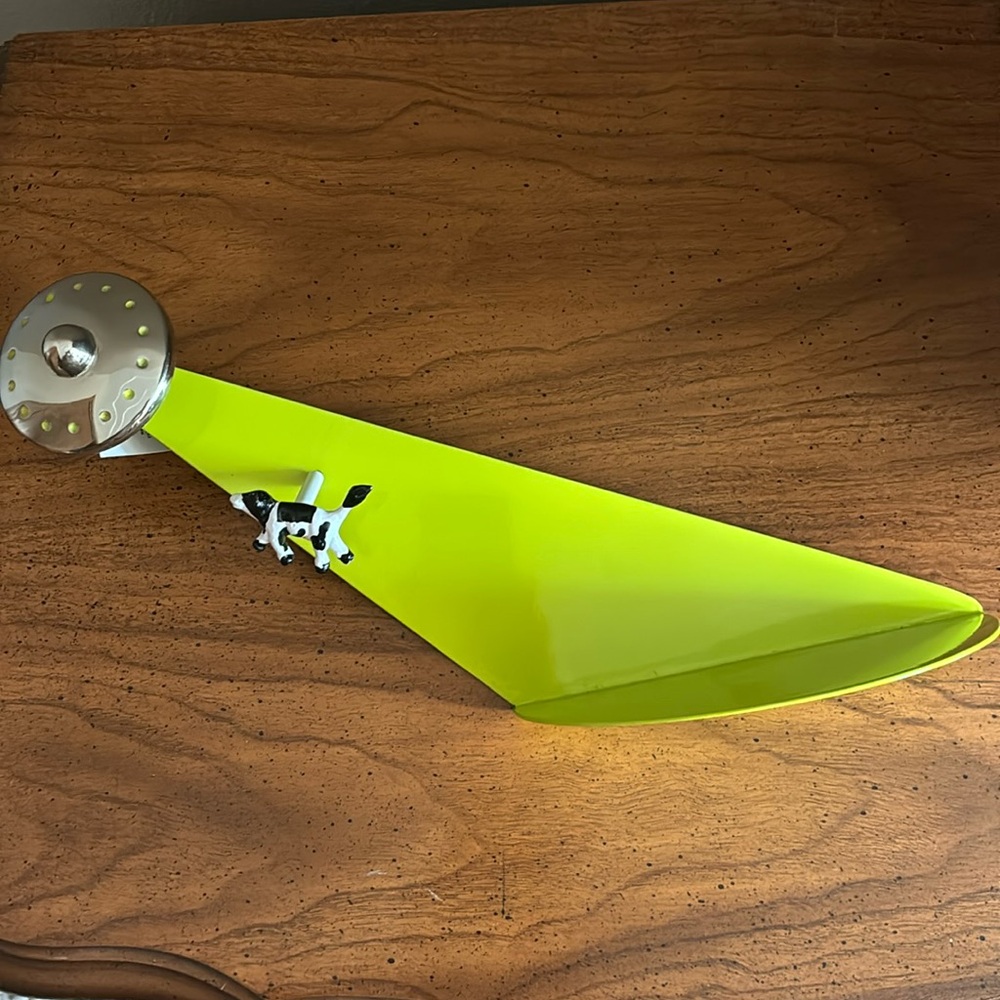 UFO shelf